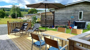 Schönes Haus mit Terrasse, Grill und Seeblick, Dals Långed
